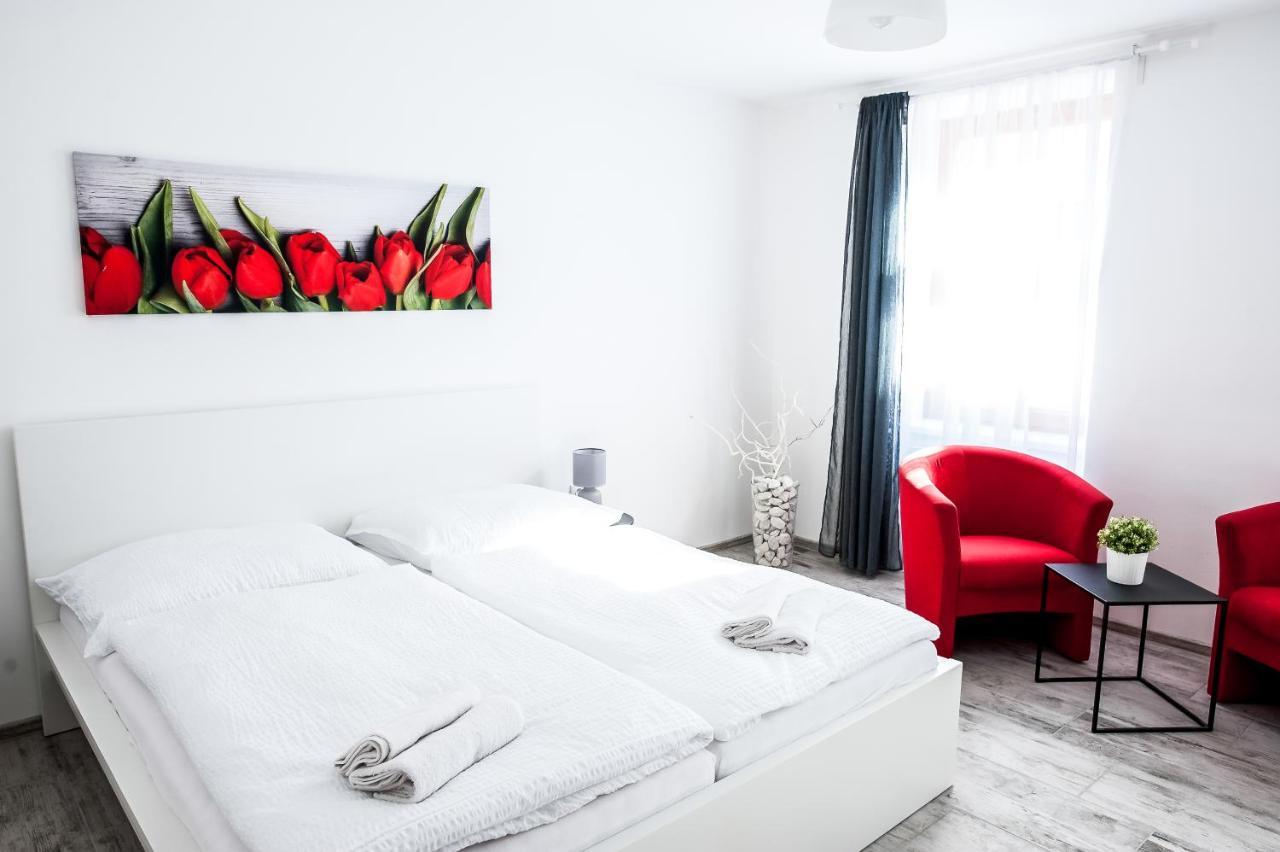 Hotel Rezidence Cerny Medved Znojmo Exterior foto
